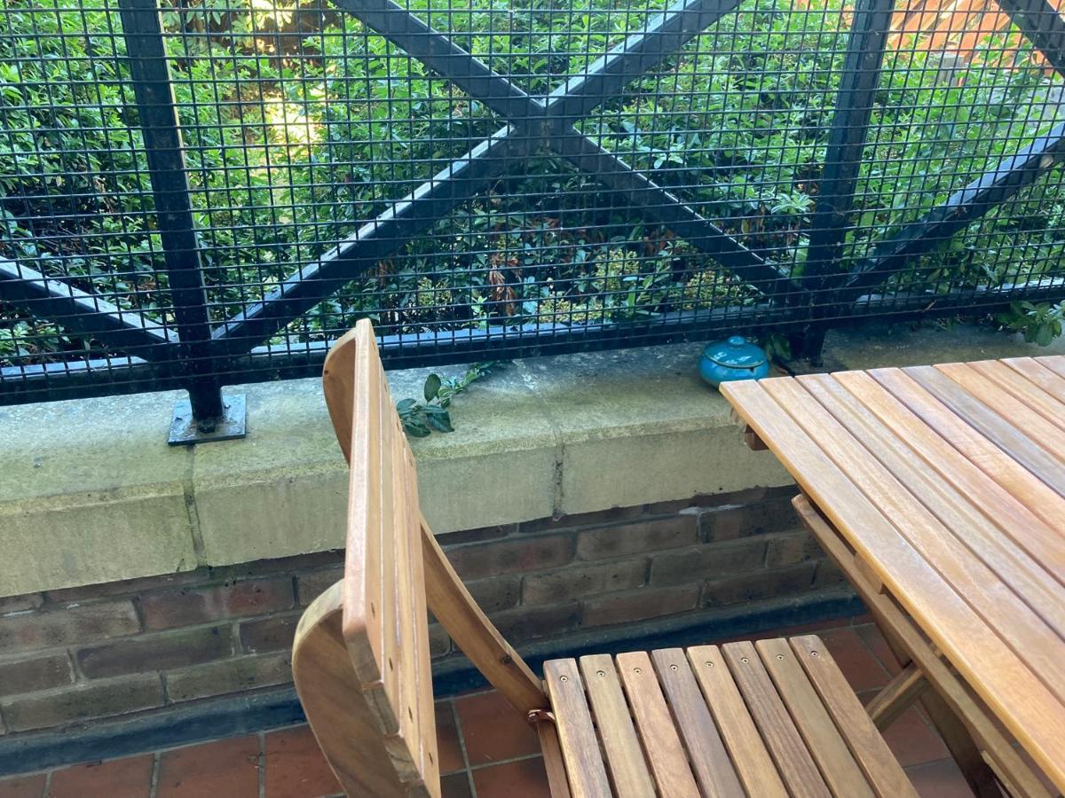 Comfortable Room With Private Balcony And Shared House Londres Extérieur photo