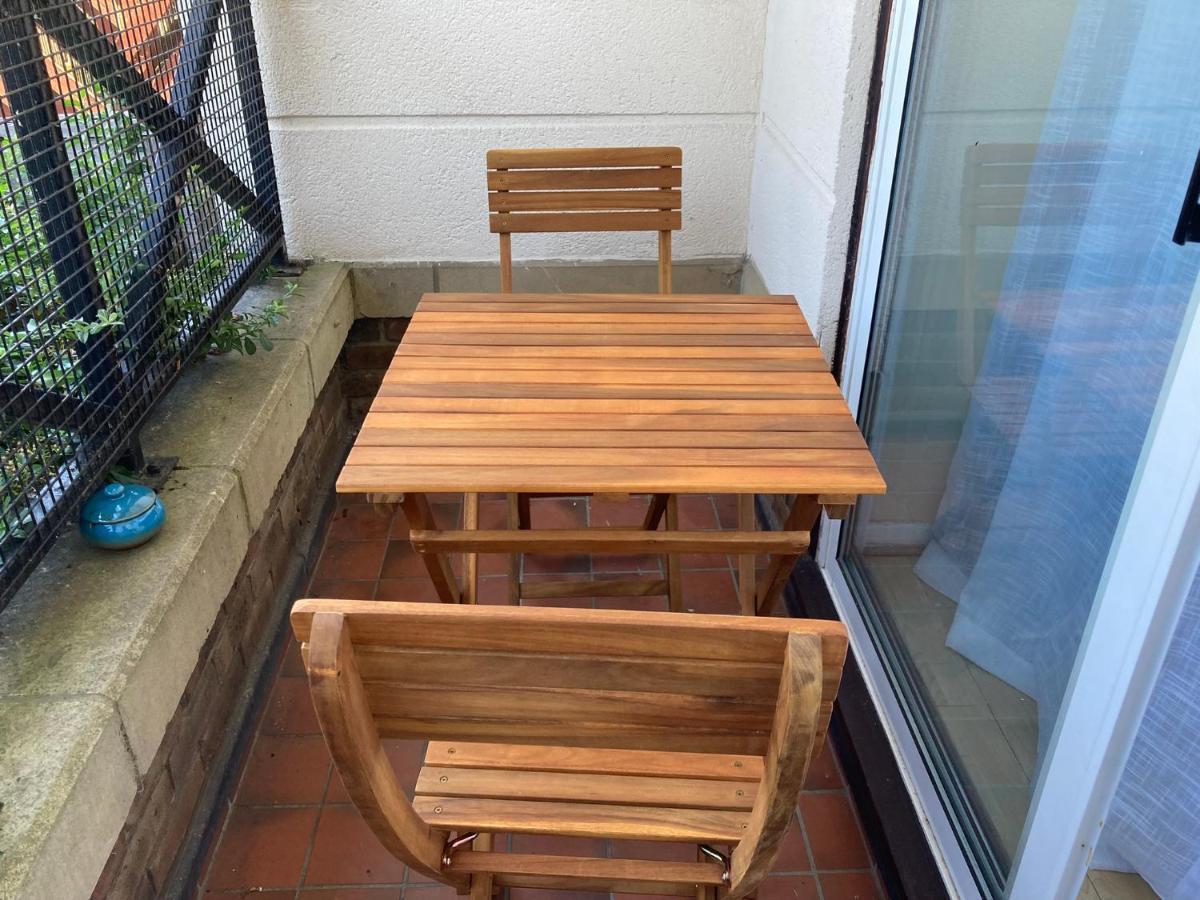 Comfortable Room With Private Balcony And Shared House Londres Extérieur photo